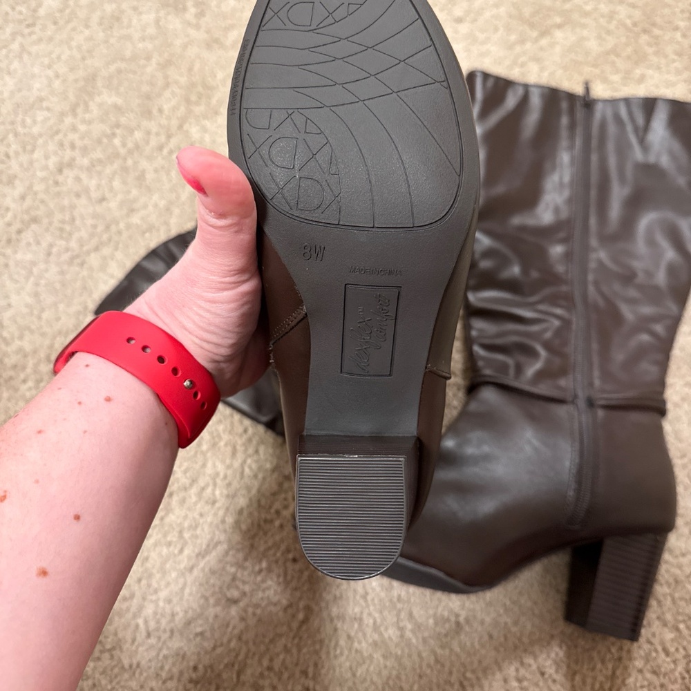 Boots - Picture 3 of 4